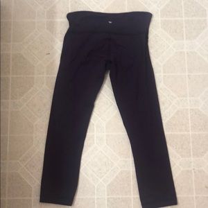 Lululemon wumderunder wine (purple) crops size 6